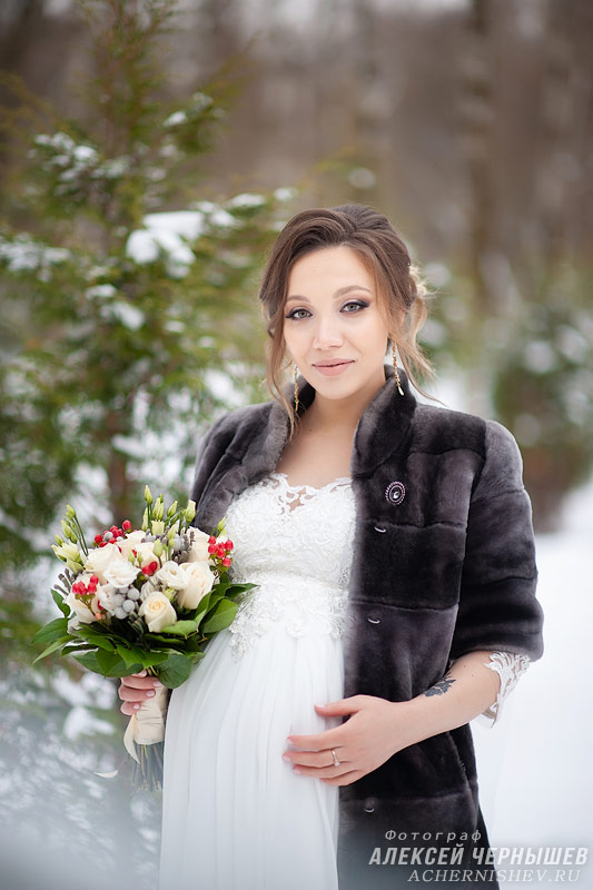 Зимняя фотосессия беременной невесты